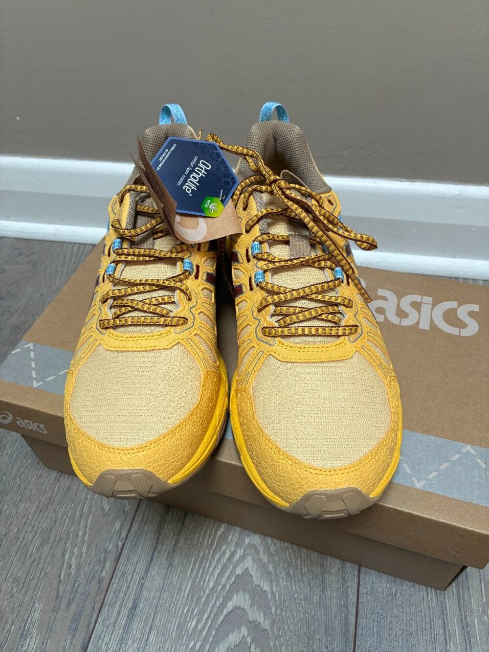 Running shoes. NEW Sz 10.5 Asics Ortholite Gel-Venture Yellow Brown